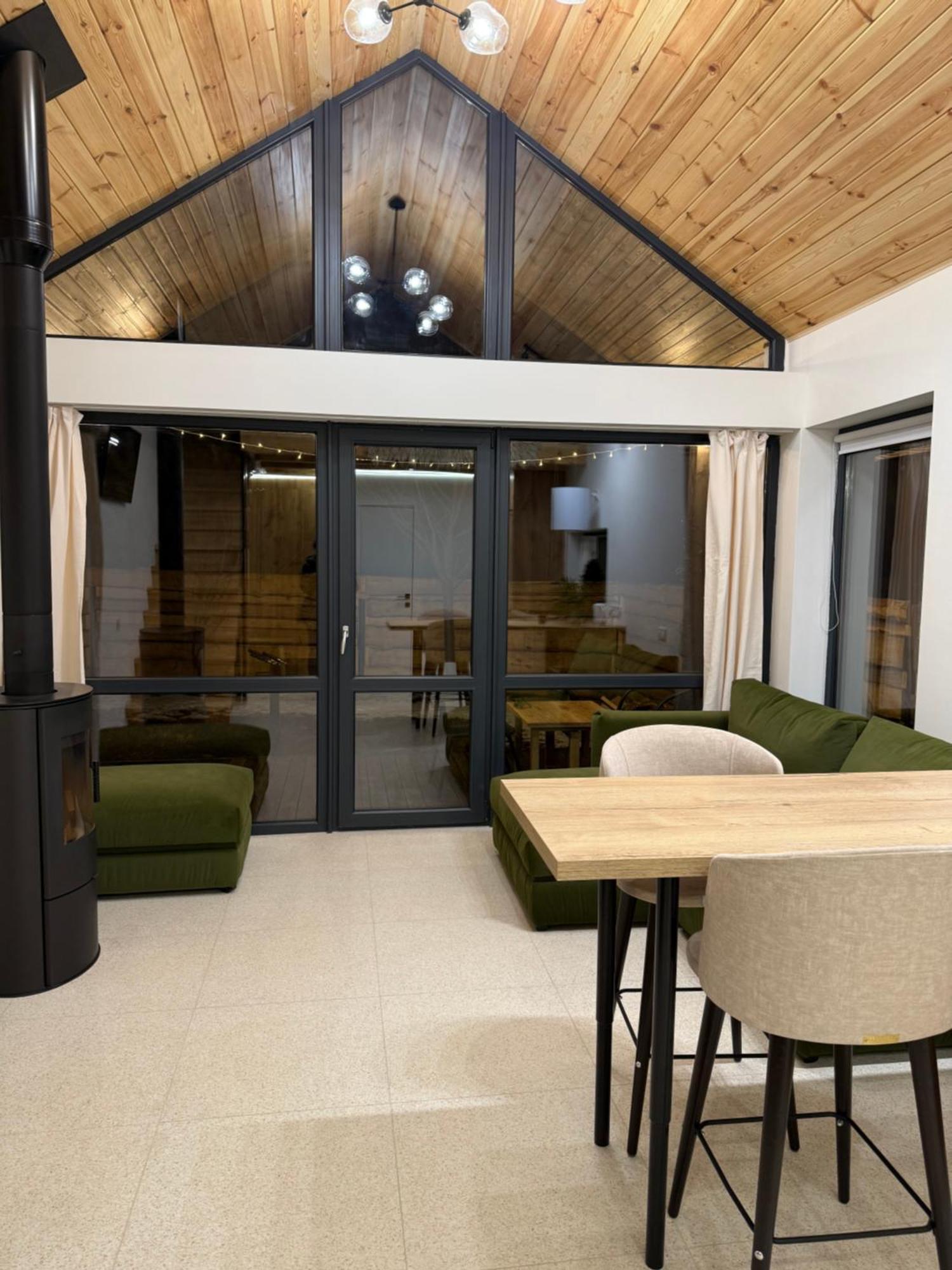 Chalet Ugrad Family з чаном-джакузі *